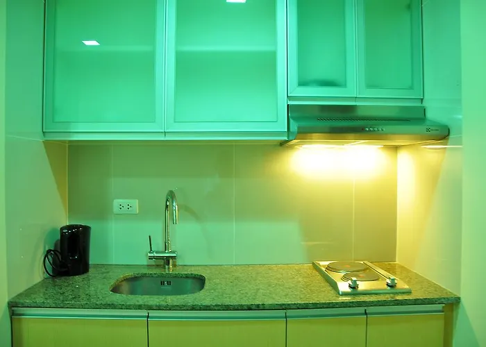 Aparthotel Csuites At Two Central Residences Manila