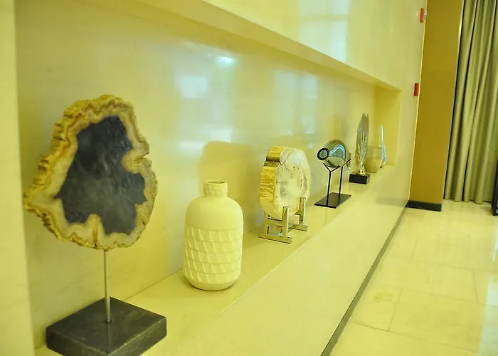 Csuites At Two Central Residences Aparthotel