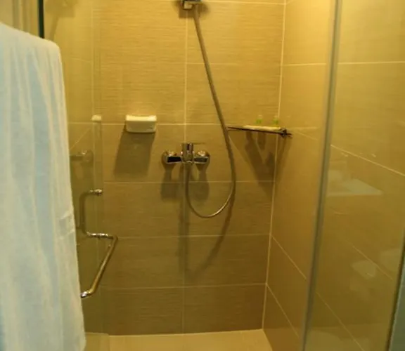Csuites At Two Central Residences Aparthotel Manila
