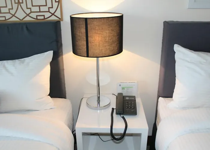Csuites At Two Central Residences 2* Manila