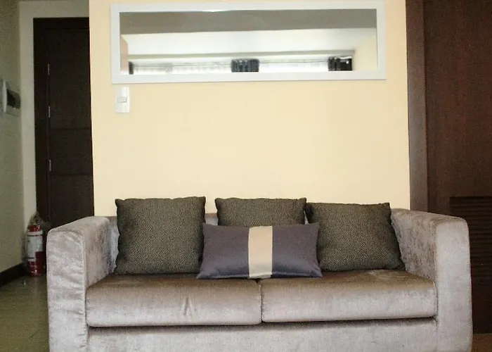 Csuites At Two Central Residences Aparthotel